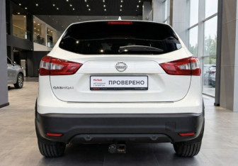 Подержанный автомобиль Nissan Qashqai 2017 года (6 фото)