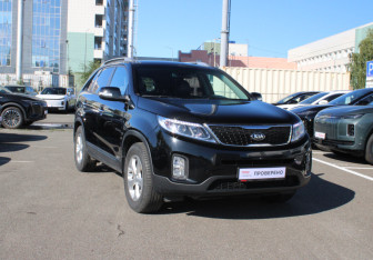 Подержанный автомобиль Kia Sorento 2016 года (3 фото)