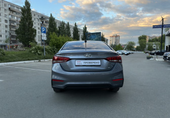 Подержанный автомобиль Hyundai Solaris Sedan 2017 года (6 фото)