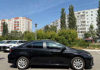Подержанный автомобиль Toyota Corolla Sedan 2019 года (4 фото)