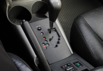 Подержанный автомобиль Toyota RAV4 2011 года (14 фото)