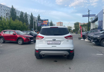 Подержанный автомобиль Ford Kuga 2014 года (6 фото)