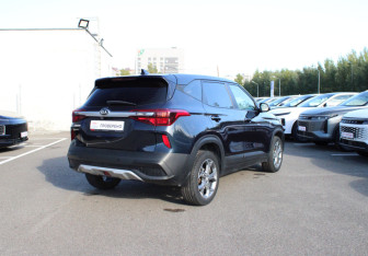 Подержанный автомобиль Kia Seltos 2021 года (2 фото)