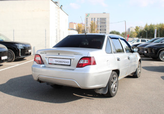 Подержанный автомобиль Daewoo Nexia Sedan 2011 года (4 фото)
