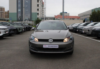 Подержанный автомобиль Volkswagen Golf Hatchback 2013 года (2 фото)