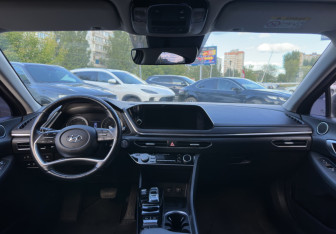 Подержанный автомобиль Hyundai Sonata 2020 года (11 фото)