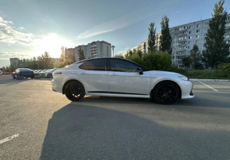 Подержанный автомобиль Toyota Camry Sedan 2021 года (4 фото)