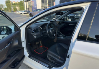 Подержанный автомобиль Toyota Camry Sedan 2021 года (9 фото)