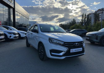 Подержанный автомобиль LADA (ВАЗ) Vesta Sedan 2023 года (3 фото)