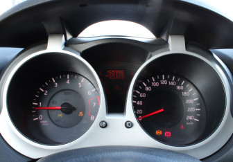 Подержанный автомобиль Nissan Juke 2012 года (16 фото)
