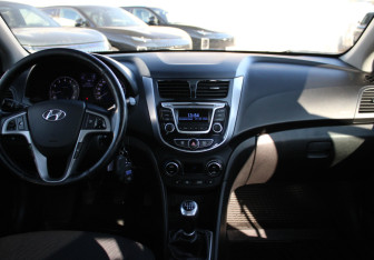Подержанный автомобиль Hyundai Solaris Sedan 2014 года (9 фото)