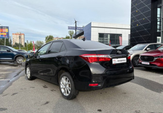 Подержанный автомобиль Toyota Corolla Sedan 2018 года (7 фото)