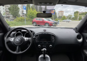 Подержанный автомобиль Nissan Juke 2012 года (11 фото)