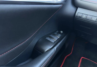 Подержанный автомобиль Toyota Camry Sedan 2021 года (15 фото)