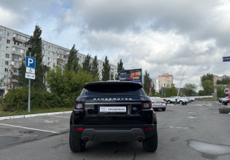 Подержанный автомобиль Land Rover Range Rover Evoque 2017 года (6 фото)