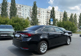 Подержанный автомобиль Toyota Corolla Sedan 2019 года (5 фото)