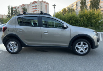 Подержанный автомобиль Renault Sandero 2017 года (4 фото)