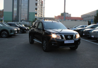 Подержанный автомобиль Nissan Terrano 2018 года (5 фото)