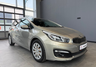 Подержанный автомобиль Kia Ceed Hatchback 2015 года (6 фото)
