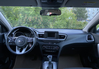 Подержанный автомобиль Kia Ceed Hatchback 2019 года (11 фото)