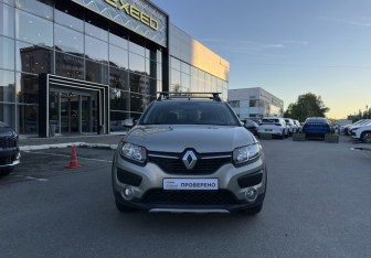 Подержанный автомобиль Renault Sandero 2017 года (2 фото)