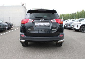 Подержанный автомобиль Toyota RAV4 2014 года (5 фото)