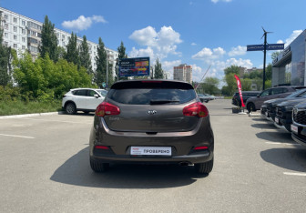 Подержанный автомобиль Kia Ceed Hatchback 2013 года (6 фото)