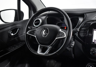 Подержанный автомобиль Renault Kaptur 2021 года (14 фото)