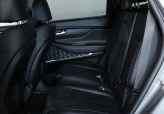 Подержанный автомобиль Hyundai Santa Fe 2019 года (21 фото)