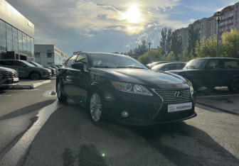 Подержанный автомобиль Lexus ES 2014 года (3 фото)