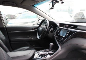 Подержанный автомобиль Toyota Camry Sedan 2018 года (8 фото)