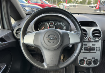 Подержанный автомобиль Opel Corsa 2011 года (13 фото)