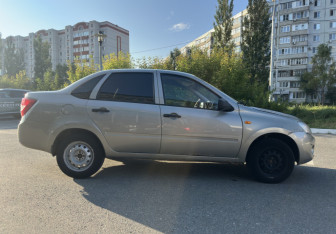 Подержанный автомобиль LADA (ВАЗ) Granta Sedan 2012 года (4 фото)