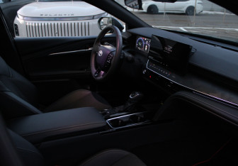 Подержанный автомобиль Toyota Camry Sedan 2024 года (8 фото)