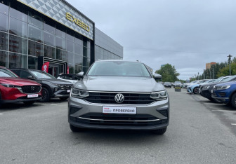 Подержанный автомобиль Volkswagen Tiguan 2021 года (2 фото)