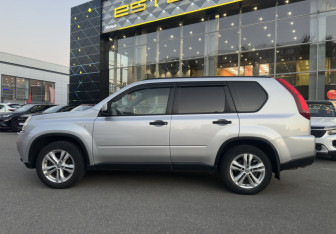 Подержанный автомобиль Nissan X-Trail 2011 года (8 фото)