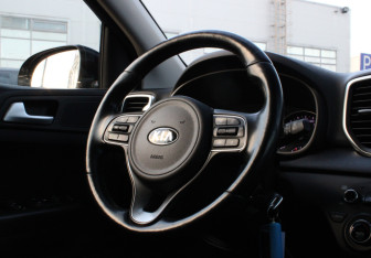 Подержанный автомобиль Kia Sportage 2018 года (10 фото)