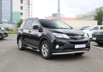 Подержанный автомобиль Toyota RAV4 2014 года (3 фото)