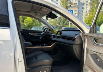 Подержанный автомобиль Exeed LX 2022 года (10 фото)