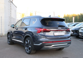 Подержанный автомобиль Hyundai Santa Fe 2021 года (6 фото)