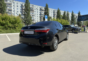 Подержанный автомобиль Toyota Corolla Sedan 2018 года (5 фото)