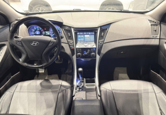 Подержанный автомобиль Hyundai Sonata 2012 года (12 фото)