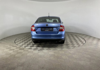Подержанный автомобиль Skoda Rapid Liftback 2016 года (4 фото)