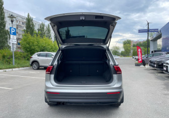 Подержанный автомобиль Volkswagen Tiguan 2020 года (16 фото)