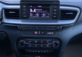Подержанный автомобиль Kia Ceed Hatchback 2019 года (13 фото)