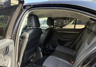 Подержанный автомобиль Skoda Octavia Liftback 2020 года (12 фото)