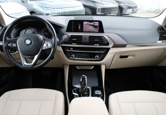 Подержанный автомобиль BMW X3 2020 года (9 фото)