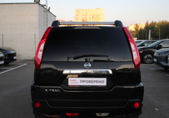 Подержанный автомобиль Nissan X-Trail 2014 года (5 фото)