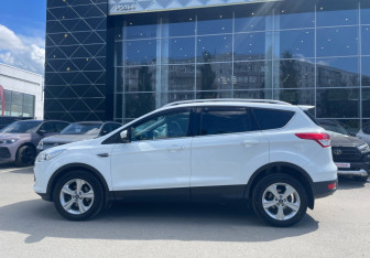 Подержанный автомобиль Ford Kuga 2014 года (4 фото)