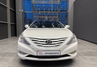 Подержанный автомобиль Hyundai Sonata 2012 года (7 фото)